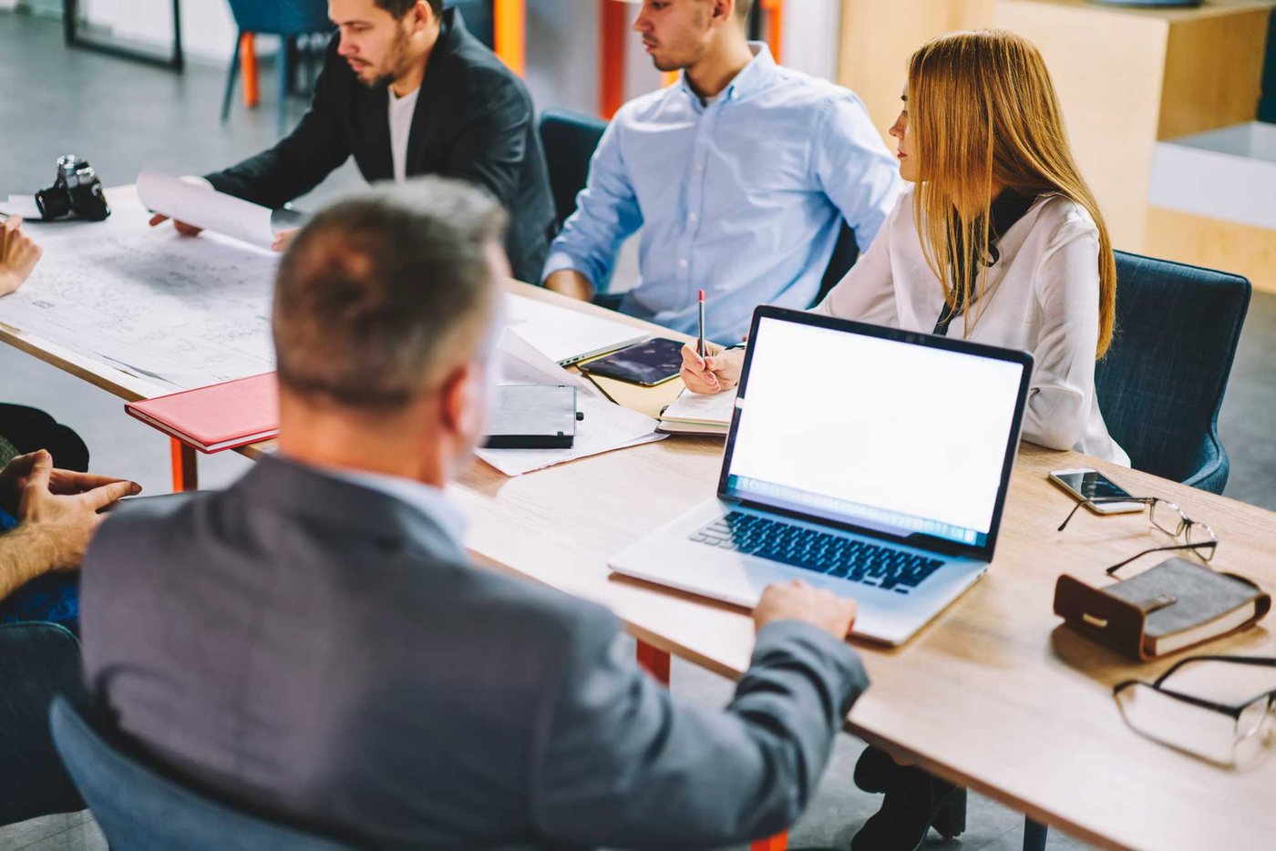Equipo de consultores Assendo en sesión de trabajo