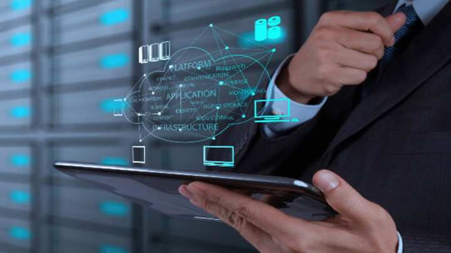 Capa de inteligencia artificial operando sobre infraestructura y datos existentes